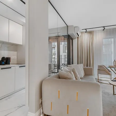Rentforcomfort Adria In Cloud 9 Apartamento Bucarest