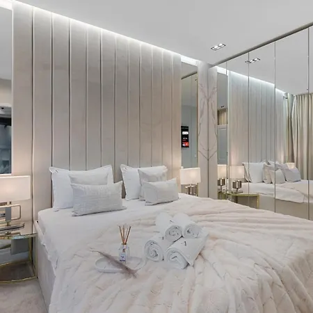 Rentforcomfort Adria In Cloud 9 Appartamento Bucarest